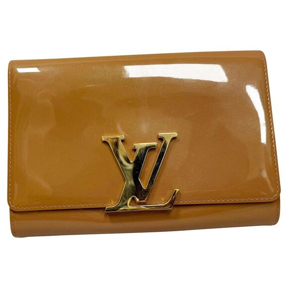 Louis Vuitton Louise Clutch in Beige Patent Leather - Picture 1 of 7